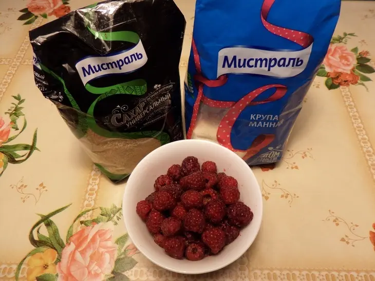 Малиновый мусс с манной крупой: шаг 1