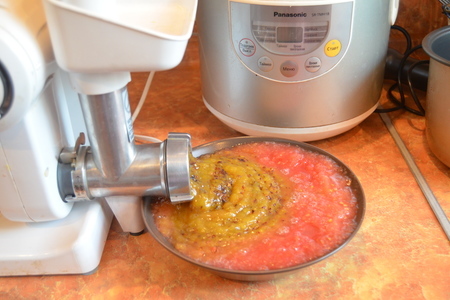Томатно-сливовый соус с чесноком в мультиварке: шаг 2