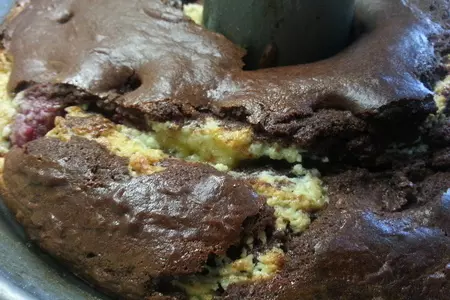 Кекс шоколадный с малиной и сырным кремом: шаг 6