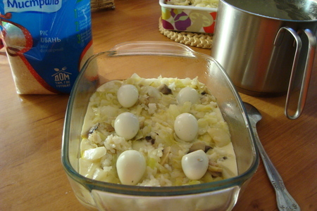Заливной пирог с капустой, кубанским рисом, грибами и перепелиными яйцами: шаг 11