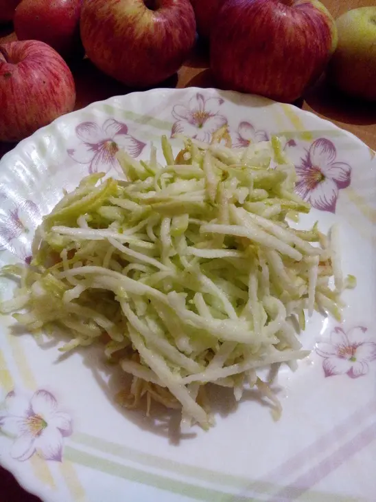 Салат из моркови, дайкона и яблока: шаг 3