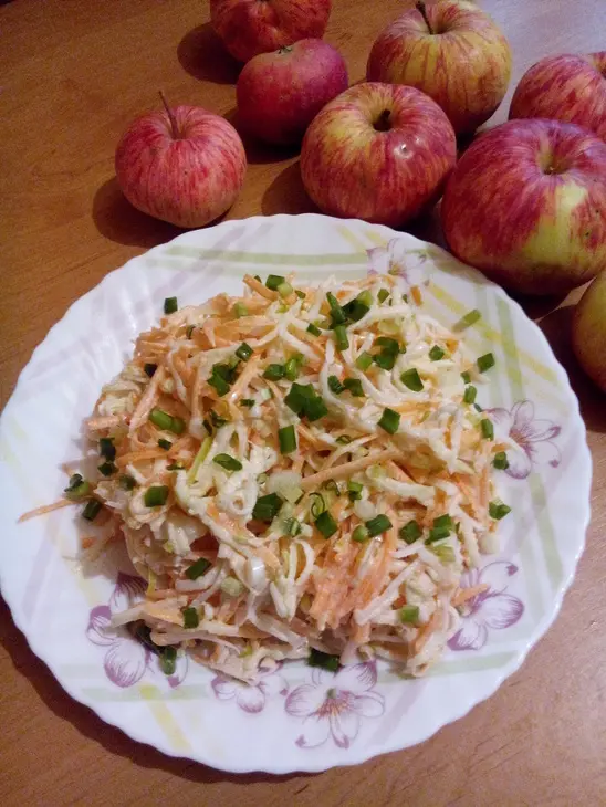 Салат из моркови, дайкона и яблока: шаг 4