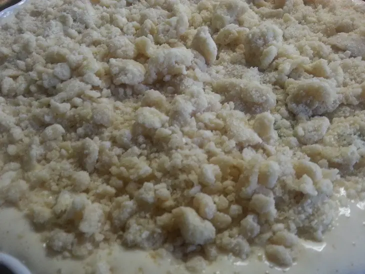 Клафути с карамельной крошкой и крыжовником: шаг 6