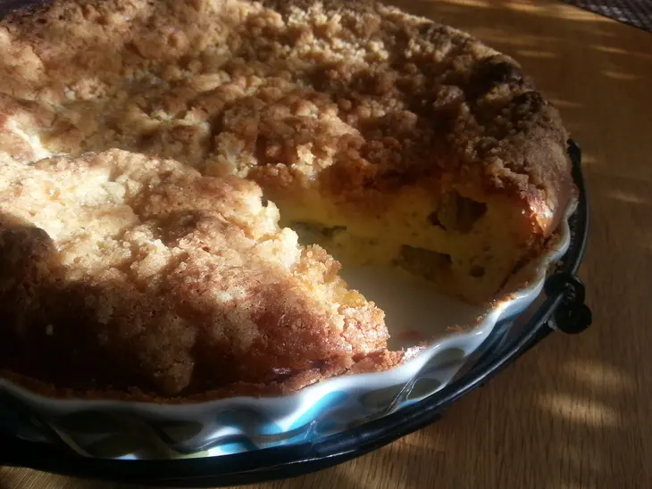 Клафути с карамельной крошкой и крыжовником: шаг 8
