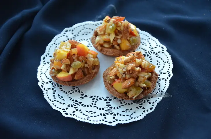 Корзинки с орехами и фруктами: шаг 5