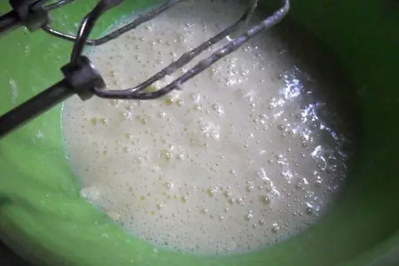 Банановый кекс с медовой заливкой: шаг 1