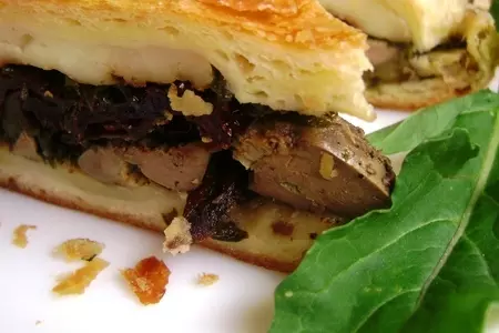 Слоеный пирог с куриной печенью, вялеными помидорами, сыром и зеленым луком: шаг 6
