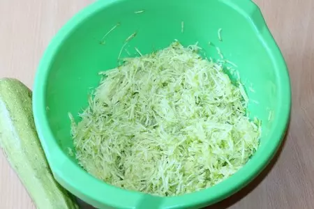 Кабачковые зразы с начинкой: шаг 2