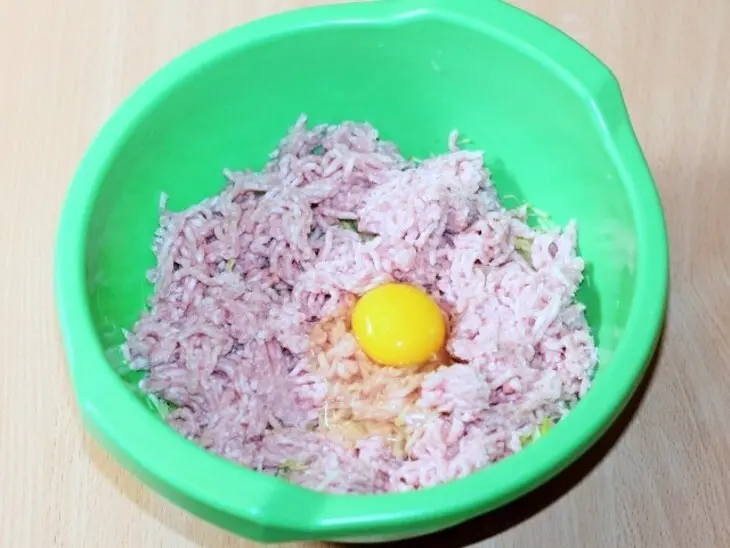 Кабачковые зразы с начинкой: шаг 3
