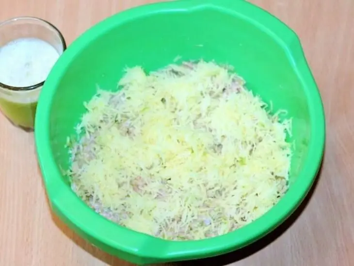 Кабачковые зразы с начинкой: шаг 4