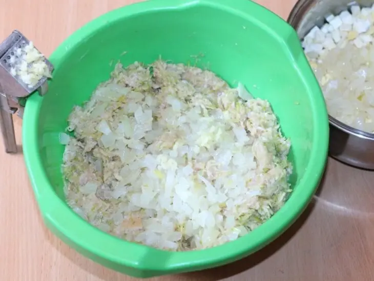 Кабачковые зразы с начинкой: шаг 6