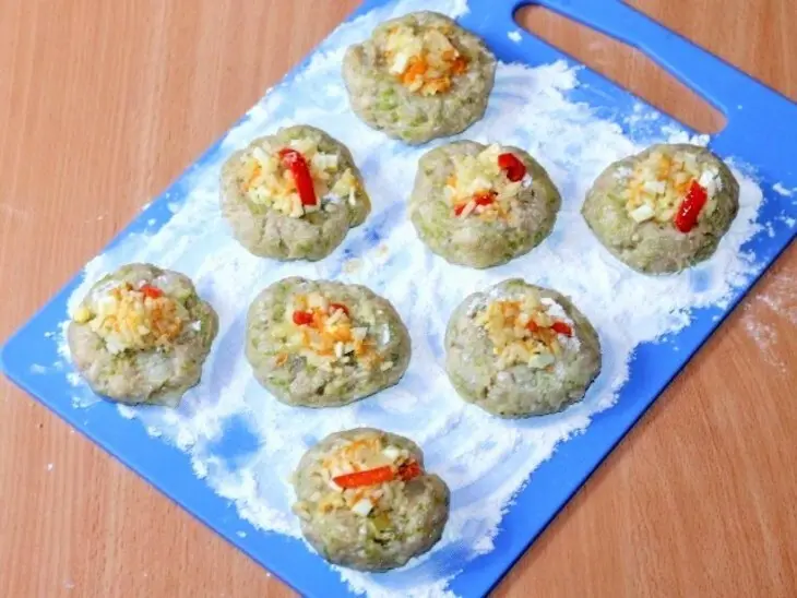 Кабачковые зразы с начинкой: шаг 9