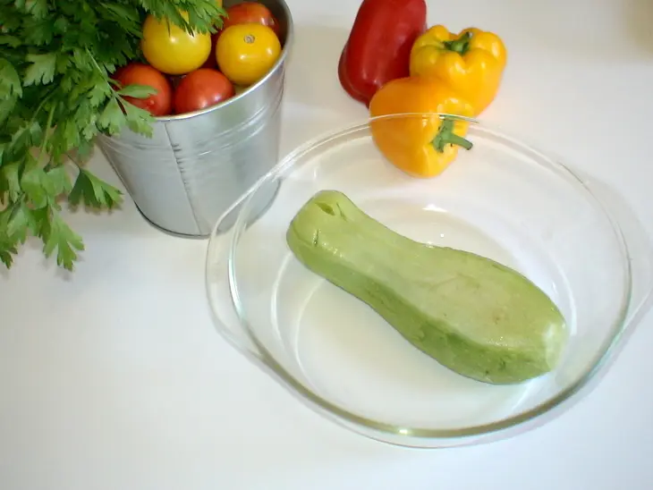 Фрикадельки с сальсой из запеченных перцев и картофель с пармезановой корочкой: шаг 2