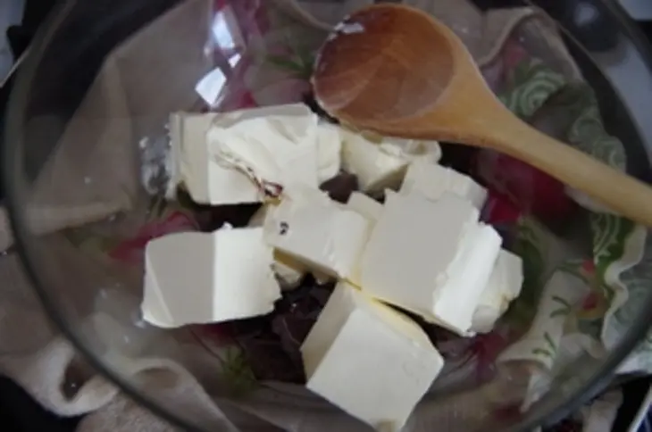 Брауни с черной смородиной: шаг 2