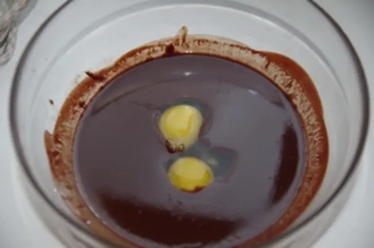 Брауни с черной смородиной: шаг 3