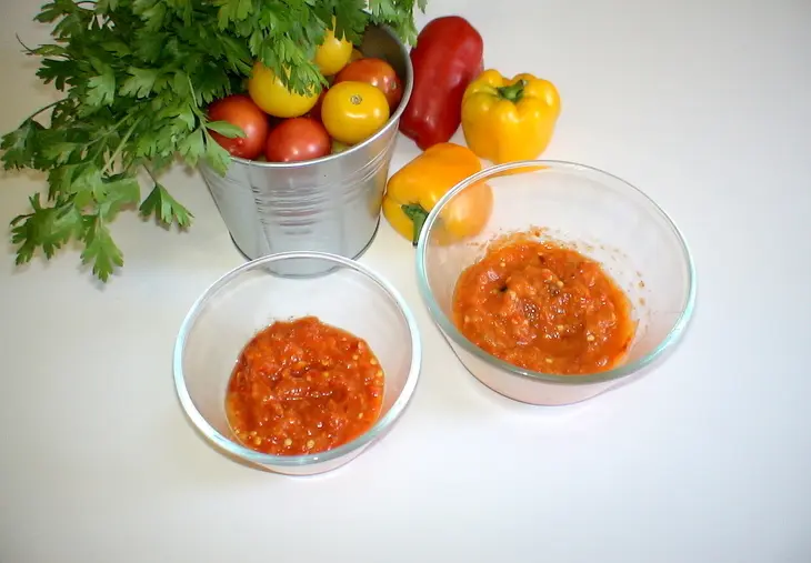 Фрикадельки с сальсой из запеченных перцев и картофель с пармезановой корочкой: шаг 3
