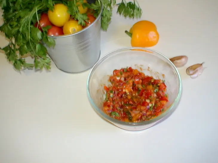 Фрикадельки с сальсой из запеченных перцев и картофель с пармезановой корочкой: шаг 8