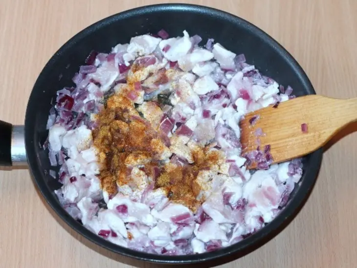Конвертики с курицей и капустой в лаваше: шаг 4