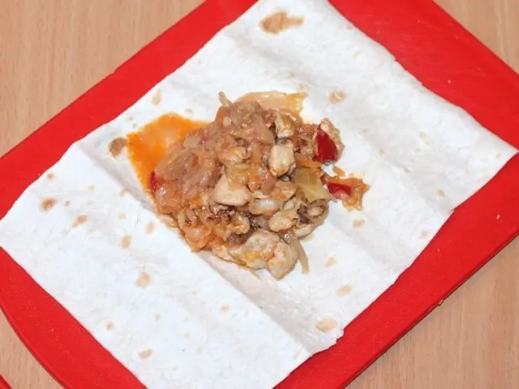 Конвертики с курицей и капустой в лаваше: шаг 7