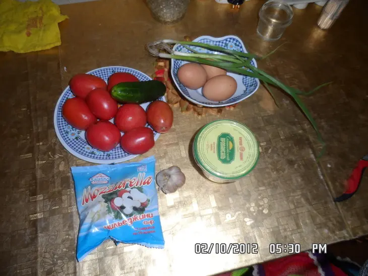 Закуска "тюльпан" с моцареллой: шаг 1