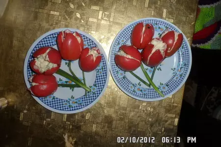 Закуска "тюльпан" с моцареллой: шаг 4
