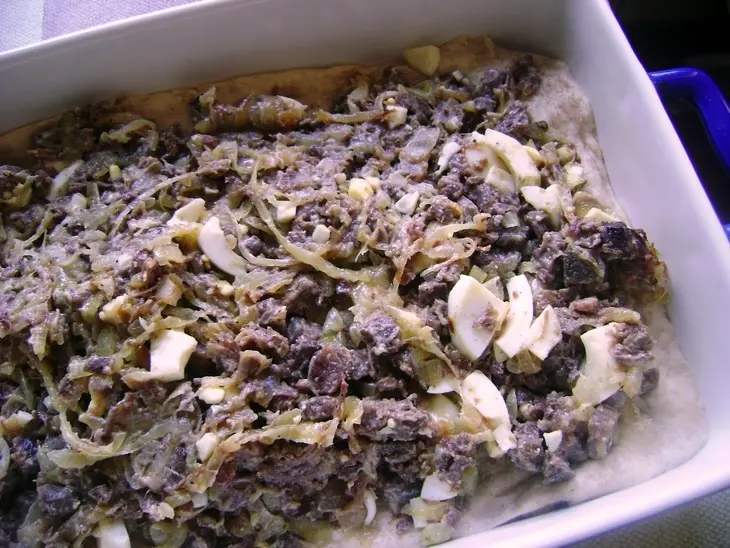 Пирог хлебный с мясной начинкой: шаг 5