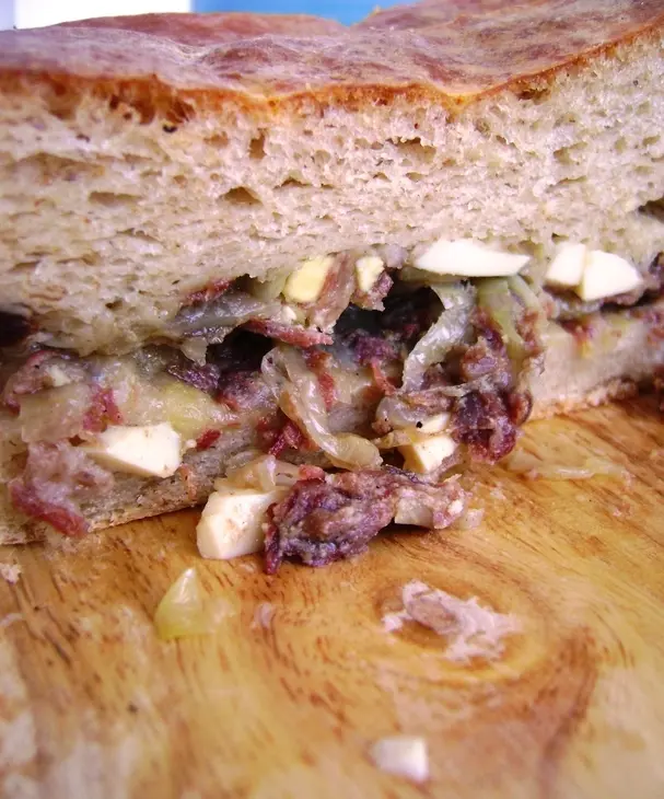 Пирог хлебный с мясной начинкой: шаг 10