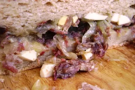 Пирог хлебный с мясной начинкой: шаг 10