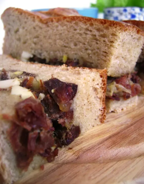 Пирог хлебный с мясной начинкой: шаг 11