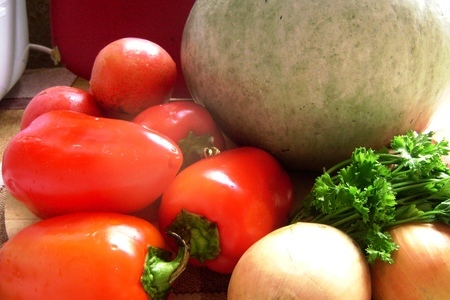 Перец фаршированный в овощном соусе: шаг 1