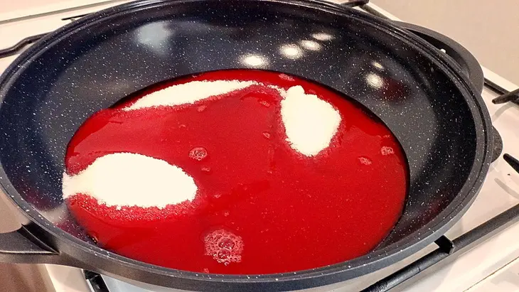Варенье из черноплодной рябины с грецким орехом и лимоном: шаг 2
