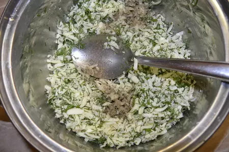 Слойки с яично-сырной начинкой и зеленью: шаг 3