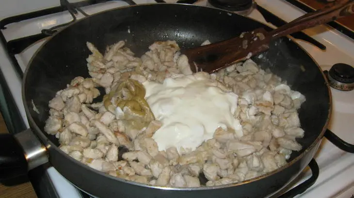 Конвертики из лаваша с мясной начинкой: шаг 3
