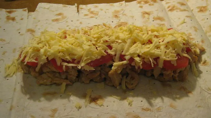 Конвертики из лаваша с мясной начинкой: шаг 5
