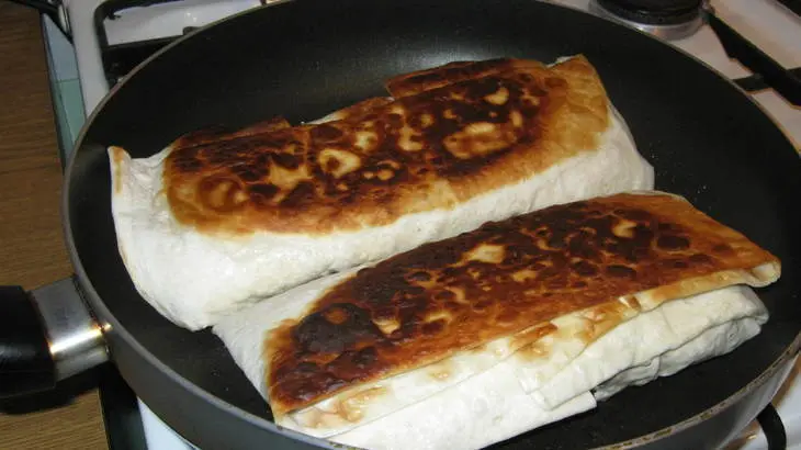 Конвертики из лаваша с мясной начинкой: шаг 7