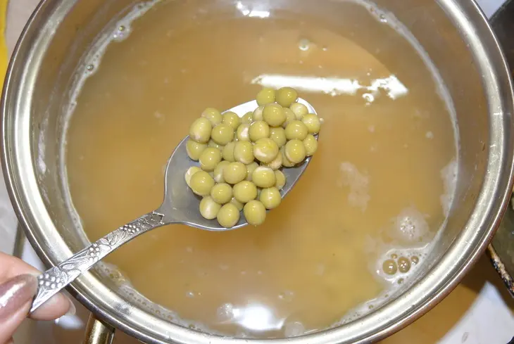 Гороховый суп с фрикадельками и куркумой: шаг 8