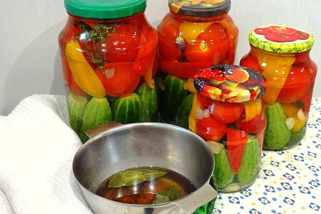 Ассорти из огурцов, помидор и сладкого перца в медовой заливке с мятой и базиликом: шаг 2