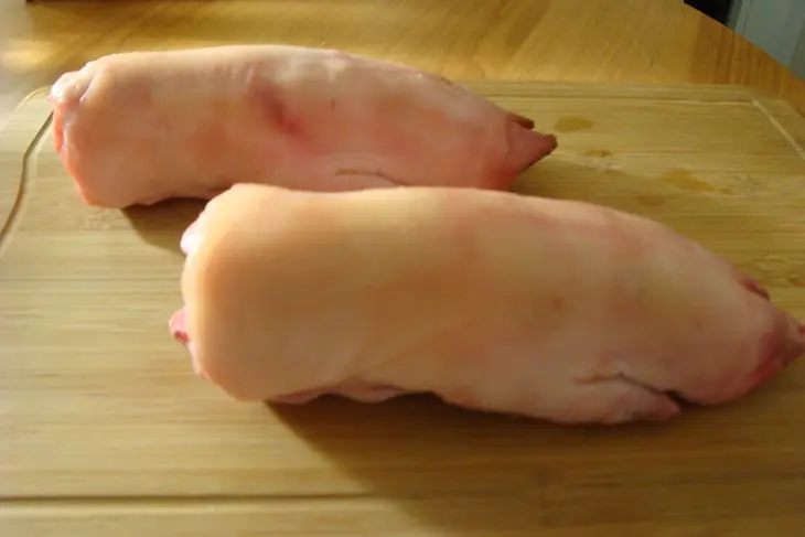 Cвиные ножки с овощами из духовки. фм.: шаг 1