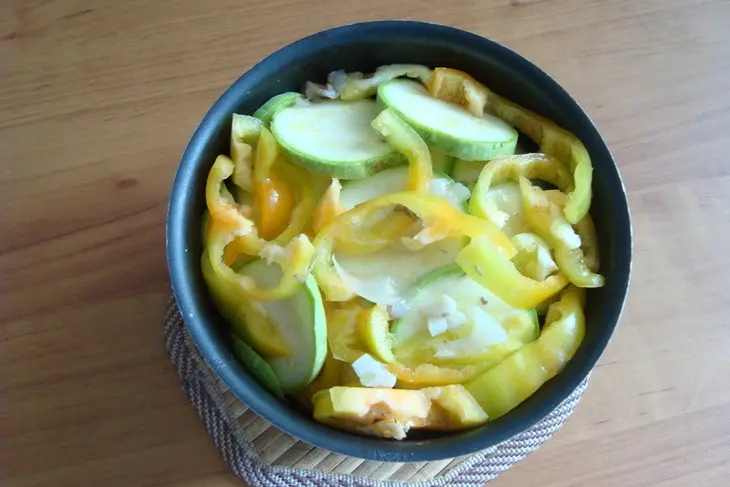 Cвиные ножки с овощами из духовки. фм.: шаг 9