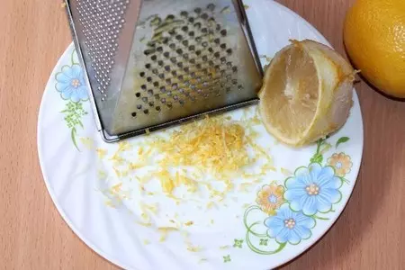 Творожная запеканка с грушей и персиком в свч: шаг 1