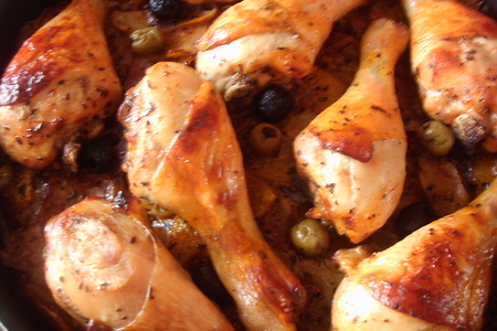 Куриные голени с картофелем, оливками и песто. воскресный обед в итальянском стиле. фм.: шаг 4