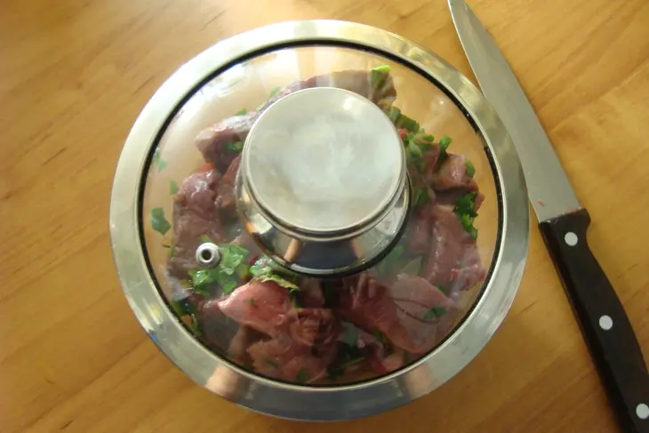 Жаркое в горшочке из мяса лося. фм "рецепт выходного дня": шаг 6