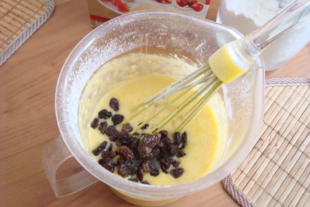 Пшенные кексы с тыквенным пюре и изюмом с зелёным чаем со сливками.завтрак: шаг 4