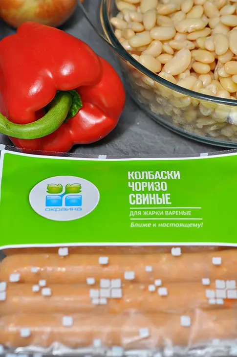 Рагу с чоризо, пряными колбасками и белой фасолью. тест-драйв с окраиной.: шаг 1