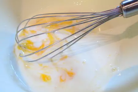 Блины на кефире с томленными грушами (завтрак выходного дня): шаг 1