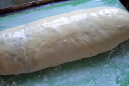 Рулет с черной смородиной и штрейзелем: шаг 4