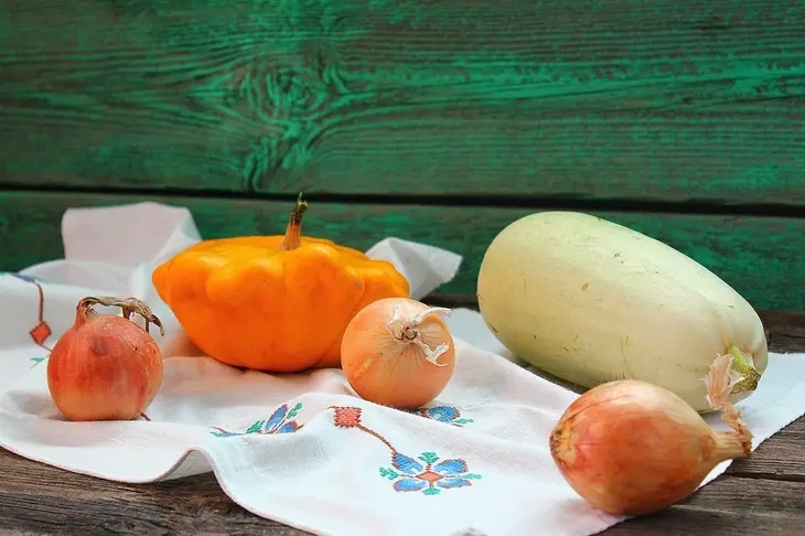 Жаркое из куриных желудков и морковный салат ( простой деревенский обед) фм: шаг 2