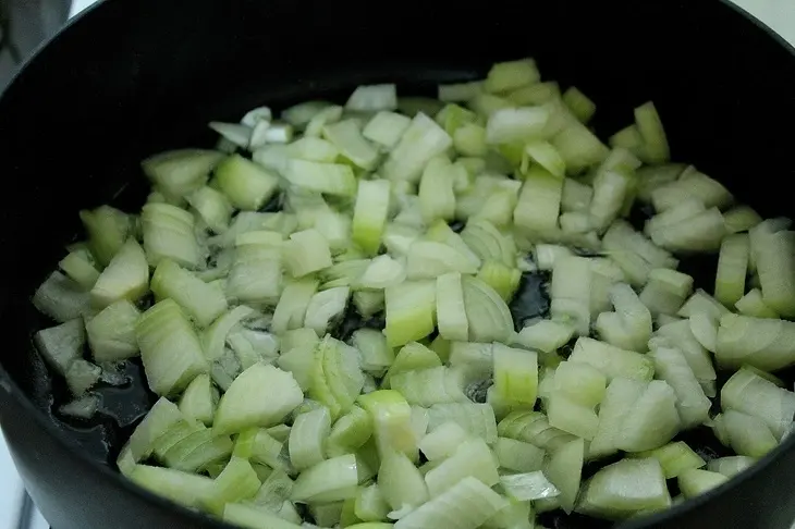 Жаркое из куриных желудков и морковный салат ( простой деревенский обед) фм: шаг 4