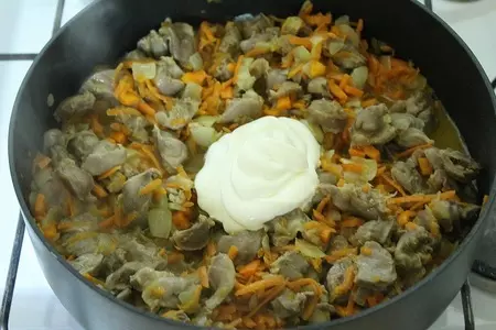 Жаркое из куриных желудков и морковный салат ( простой деревенский обед) фм: шаг 8
