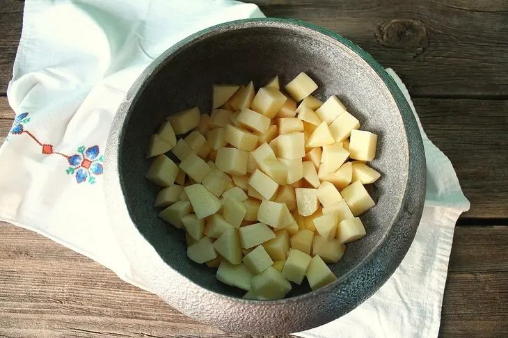 Жаркое из куриных желудков и морковный салат ( простой деревенский обед) фм: шаг 10